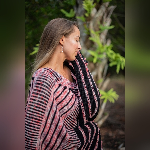 Gift With the Purchase of Any Three Shawls from my Collection. Not for sale - Picture 7 of 10